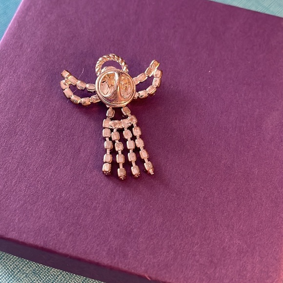 New Rhinestone Angel Pin - Picture 2 of 5